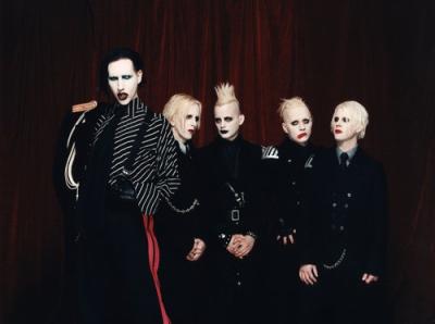 voici marilyn manson et son équipe